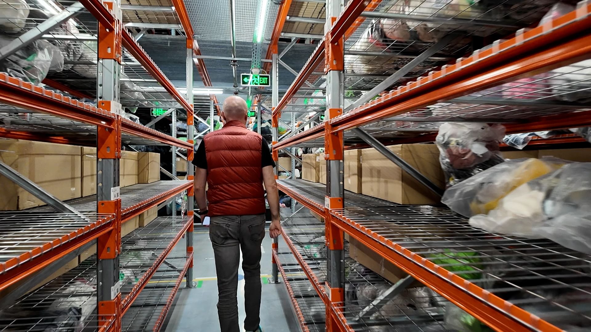 VIDEO În culisele Remix: cum arată centrul logistic al retailerului online de fashion second-hand unde îți poți vinde mai ușor decât pe Vinted hainele de care nu mai ai nevoie