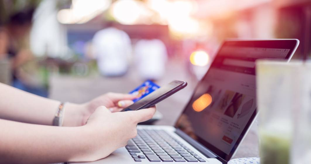 Studiu plăți online: Peste jumătate dintre români renunță la cumpărături dacă nu pot plăti cu metoda preferată