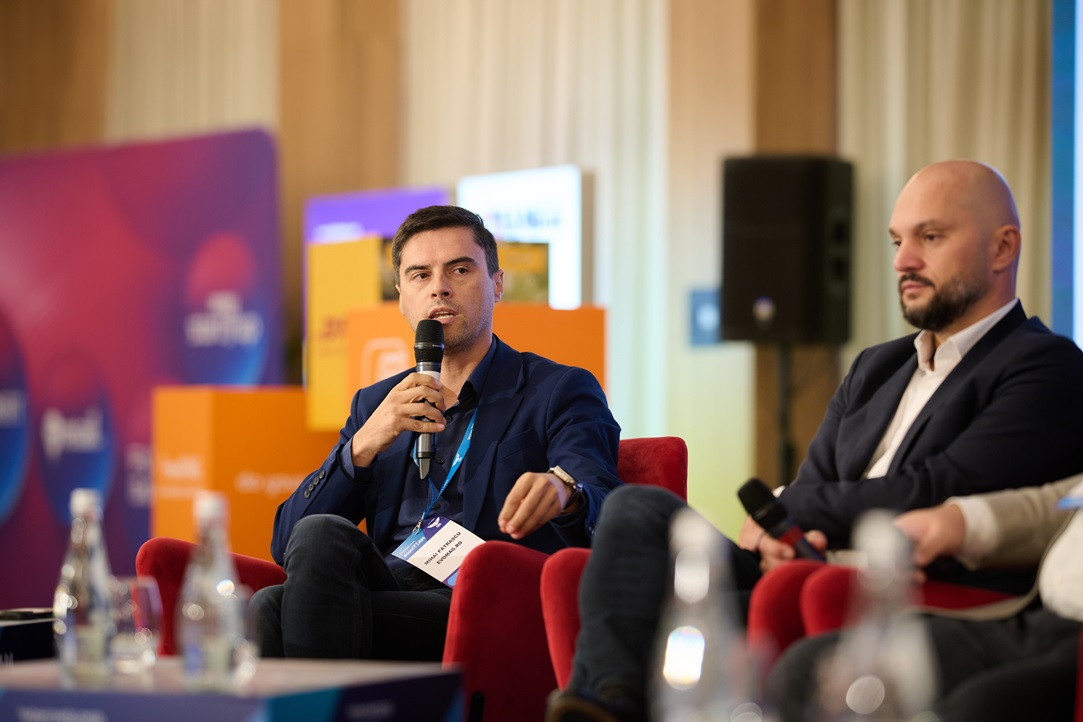 Black Friday 2024 la evoMAG: Telefoane, televizoare, laptopuri sau ceasuri în campanie. Retailerul promite oferte reale și o experiență „fără artificii”