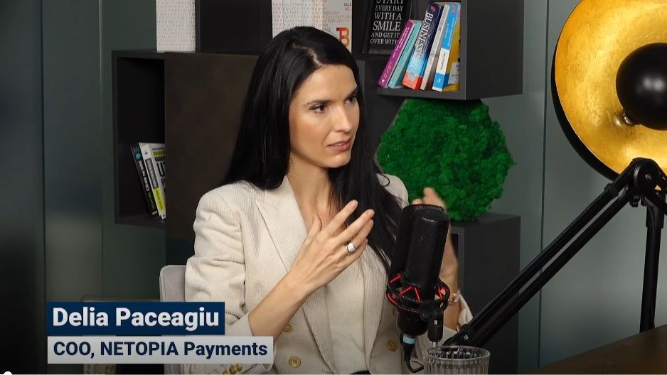 VIDEO Plățile cu cardul câștigă teren în fața numerarului: Ce trebuie să știe comercianții despre evoluția lor în 2026